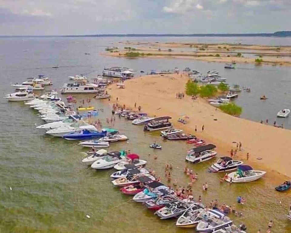 Lake Bungalow-Pet friendly- Highport Marina in Lake Texoma