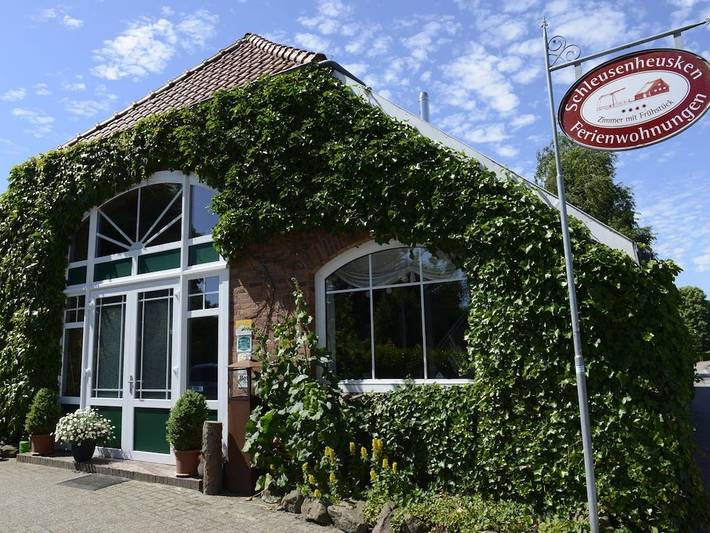 Ferienhaus für 2 Personen, mit Terrasse und Garten sowie Pool in Großefehn