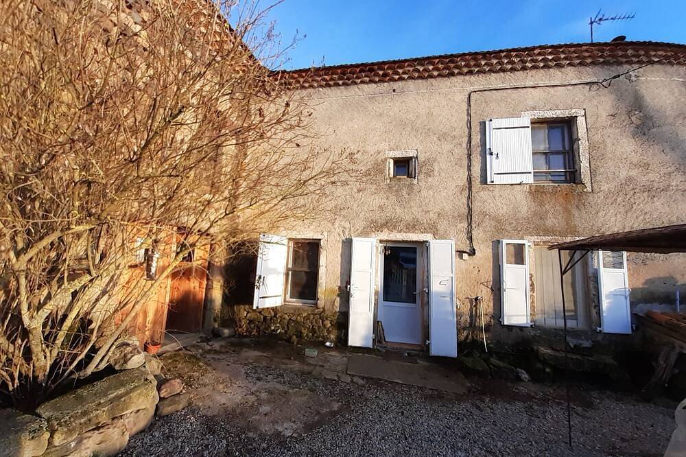 Loue maison chaleureuse, calme clôturée avec terrasse à 20mn du lac de Nausac. in Saint-Étienne-du-Vigan, Haute-Loire