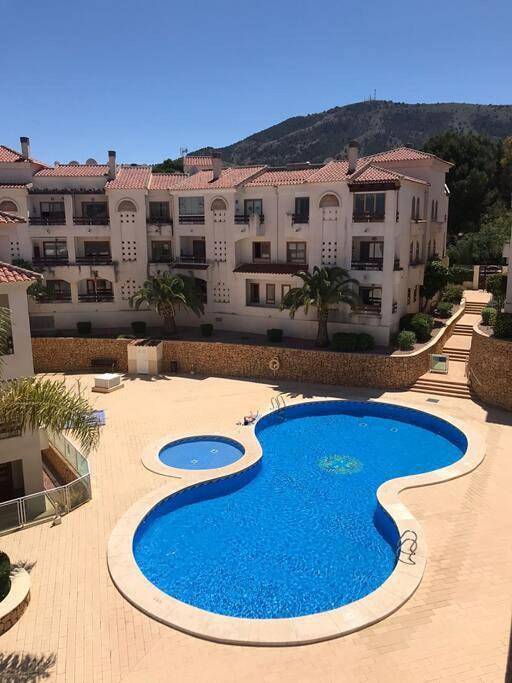 Apartamento para 2 personas, con jardín además de piscina y vistas en L'Albir