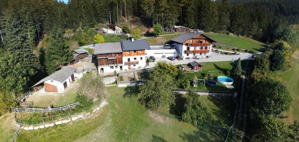 Hel lägenhet, Ferienwohnung 'Kleineggerhof  Bergblick' mit Bergblick, Gemeinschaftspool und WLAN in Rodeneck, Dolomiti Superski
