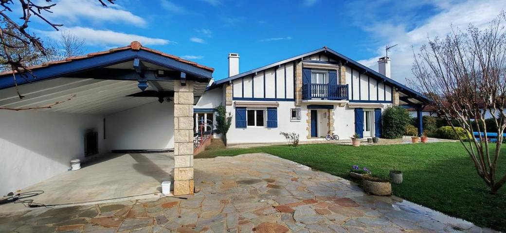 Location de vacances pour 10 personnes, avec vue ainsi que piscine et jardin à Ascain - 2