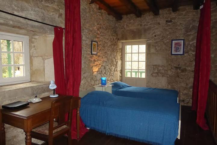 Location de vacances pour 4 personnes, avec terrasse et jardin à Saint-Martin-des-Combes - 3