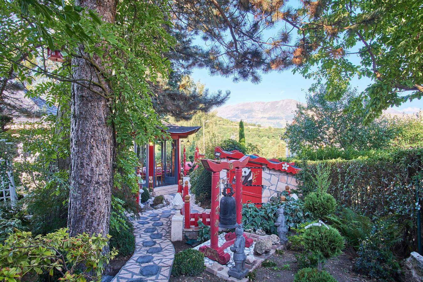 Maison de vacances "Au Printemps Japonais" avec vue sur les montagnes, jardin et Wi-Fi in Pierre-Châtel, Vercors