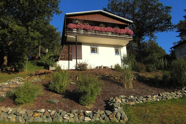 Ferienhaus für 3 Personen, mit Balkon und Terrasse sowie Garten und Ausblick