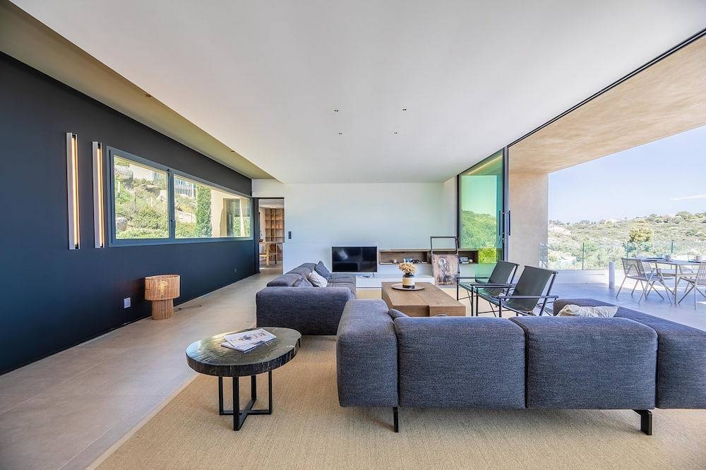 Villa contemporaine avec vue exceptionnelle sur la baie de Calvi ! in Calvi, Région de Calvi