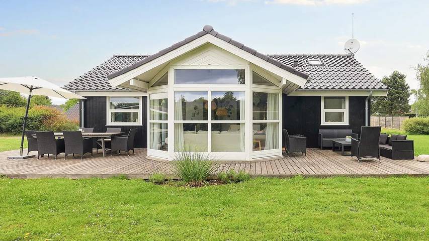 Ferienhaus für 7 Personen, mit Terrasse und Sauna sowie Whirlpool in Marielyst