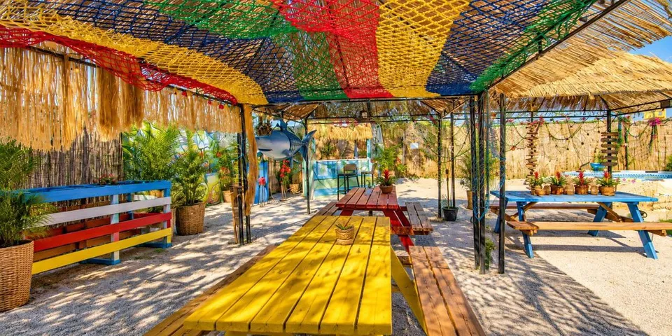 Aparthotel para 6 personas, con jardín y piscina - 1