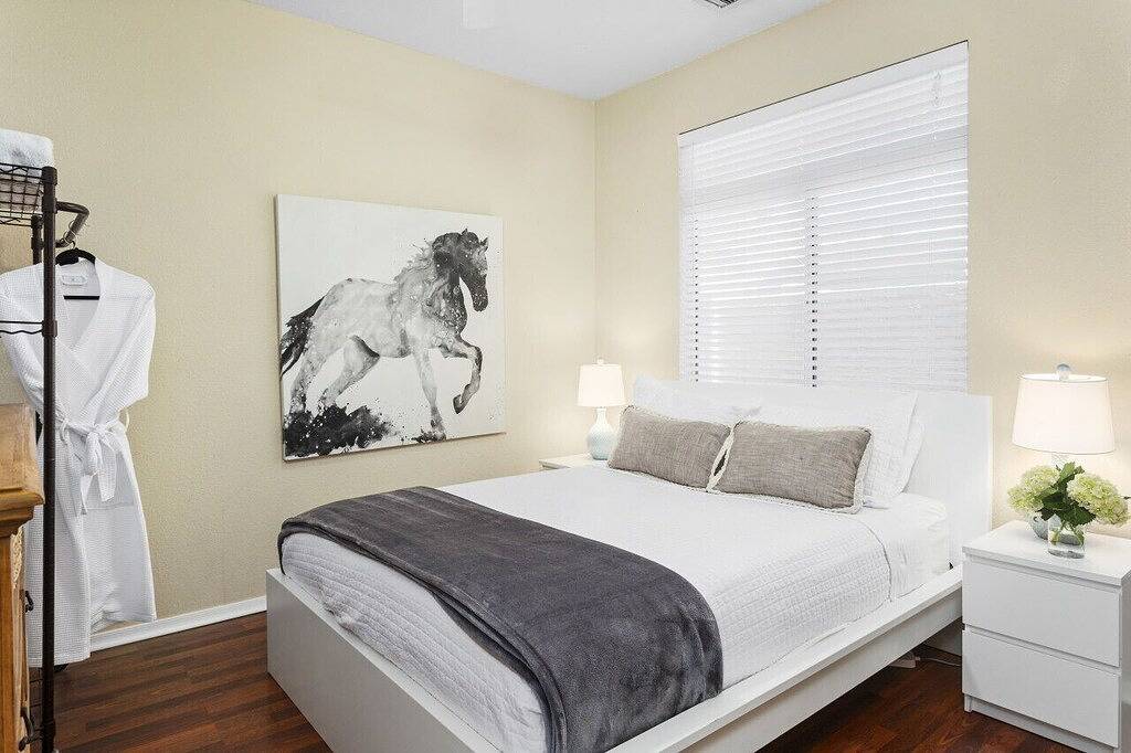 The Vistas - Lakefront Luxury Home / Mountain Views, Heated Pool with Private Pontoon Boat in Glendale, Maricopa County