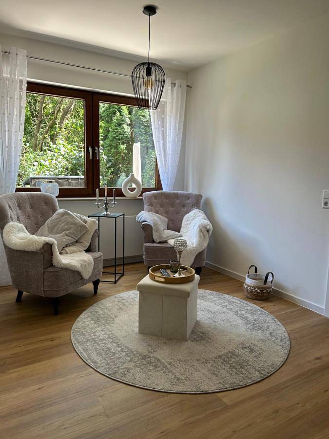 Ferienwohnung für 2 Personen, mit Terrasse und Garten sowie Ausblick in Murrhardt