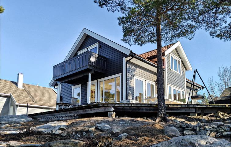 Ferienhaus für 8 Personen, mit Terrasse und Whirlpool sowie Sauna in Risør