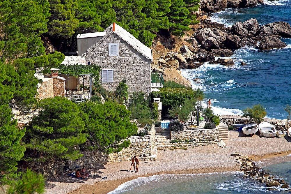Ganze Wohnung, Perfekter Strandurlaub in einem abgelegenen traditionellen Steinhaus mit Pool in Marusici, Split-Dalmatien