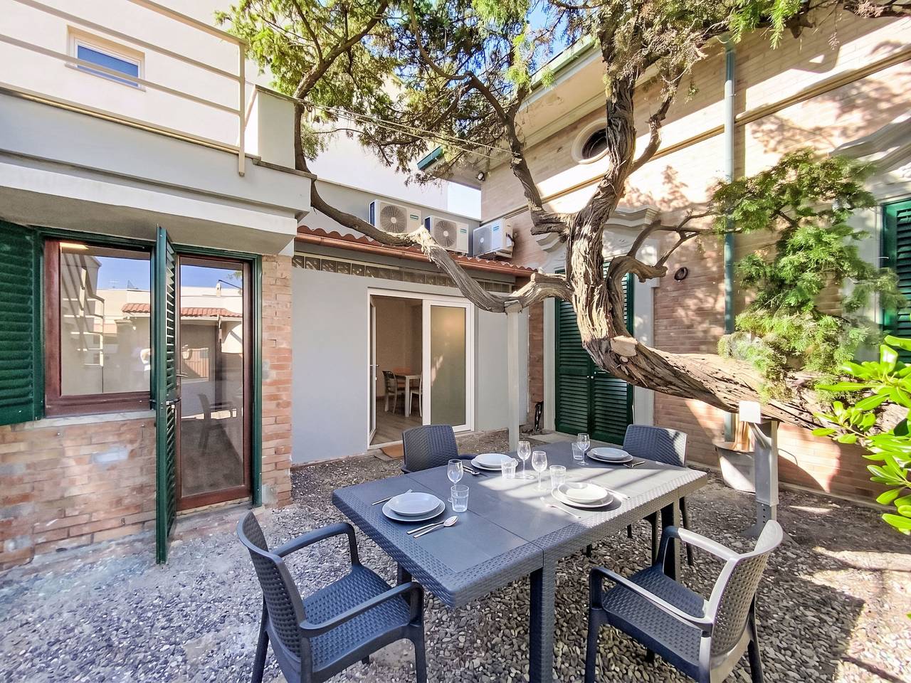 Apartamento entero, Ginepro sul mare in Marina di Cecina, Cecina (desambiguación)