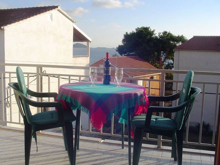 Ferienwohnung für 2 Personen, mit Balkon in Pakostane
