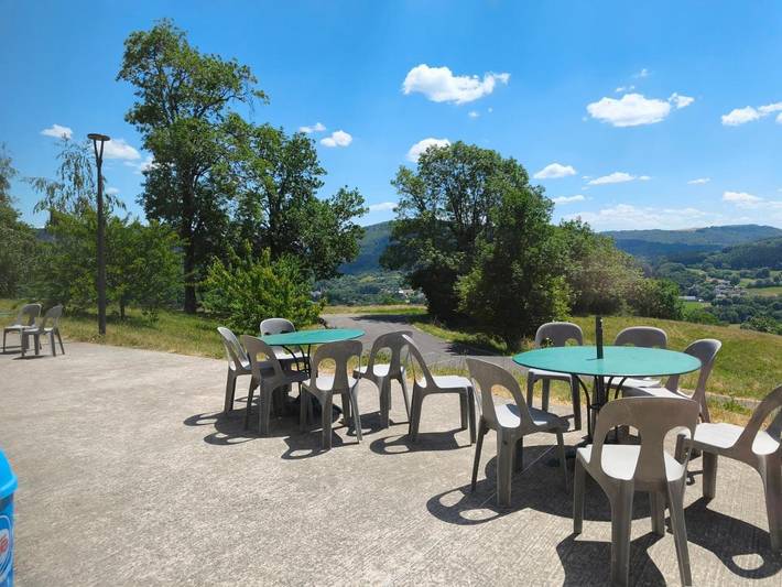 Gîte pour 3 personnes, avec Terrasse et Vue à Condat - 2