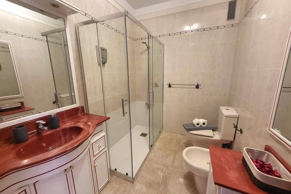 Entire apartment, Solarium, sea view, Wi-Fi, center of Los Cristianos, 50M. from beach in Los Cristianos, Arona
