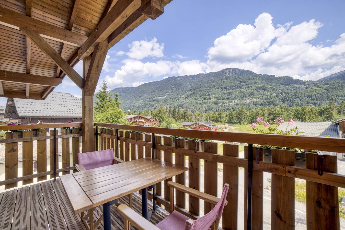 Appartement entier, Appartement "Oxalis", avec vue sur la montagne, balcon et Wi-Fi in Station de Morillon, Grand Massif