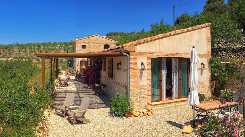 Gîte pour 2 personnes, avec jardin à Tàrbena