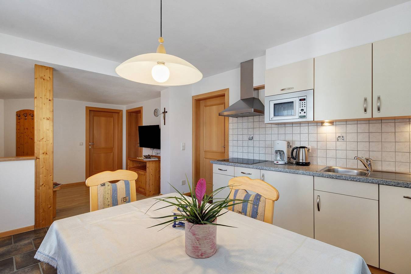Ganze Wohnung, Ferienwohnung 'Buche' mit Bergblick, privatem Garten und Wi-Fi in Stubaier Alpen, Ratschings