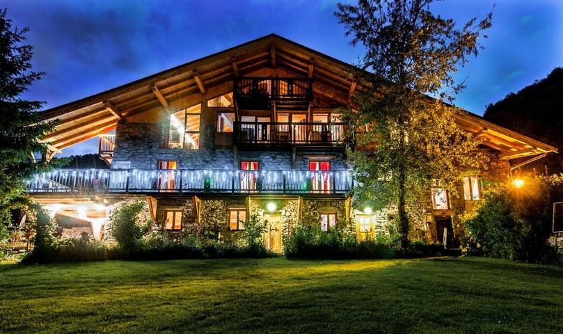 Chambre d’hôte pour 2 personnes, avec Balcon et Terrasse ainsi que Jardin et Vue à Bourg-Saint-Maurice