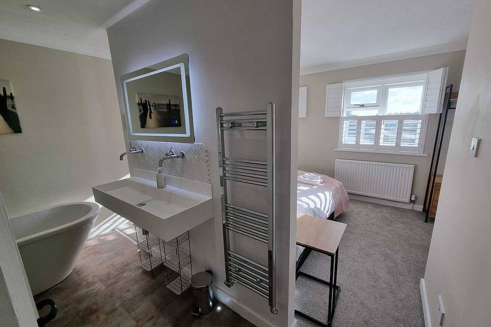 Escape to Rye at the Strand overlooking The Strand Quay with parking! in Rye, East Sussex