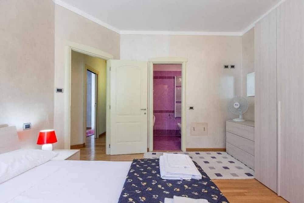 Villa Petra In The Center Of The Country Near The Lake in Padenghe sul Garda, Gardasee-Berge