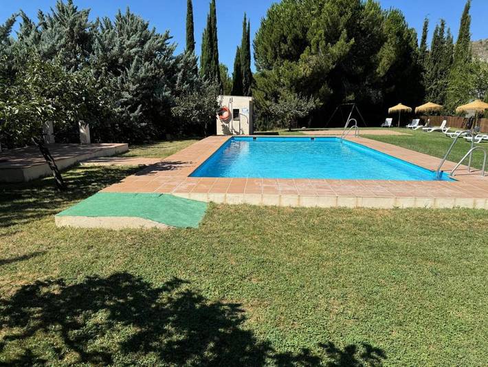 Casa rural para 6 personas, con Terraza además de Jardín y Piscina en Huétor Santillán