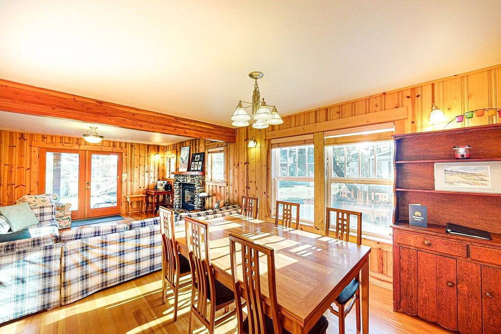 Geräumiges hundefreundliches Ferienhaus mit Garten - zu Fuß zum Strand! Hochzeiten begrüßen zu können! in Gearhart, Clatsop County