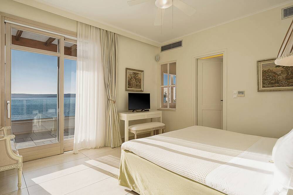 Velkommen til paradis! Seafront Luxury Villa med oppvarmet basseng og fantastisk havutsikt in Almyrida, Vámos