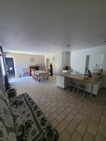 Gîte pour 2 personnes, avec jardin ainsi que vue et terrasse, animaux acceptés à Vinezac
