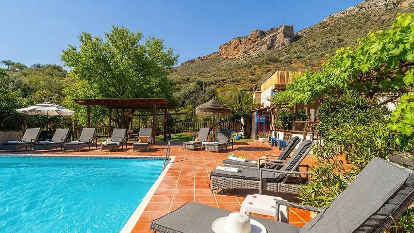 Chalet para 12 personas, con Balcón/Terraza además de Jacuzzi y Piscina en Axarquía - 2