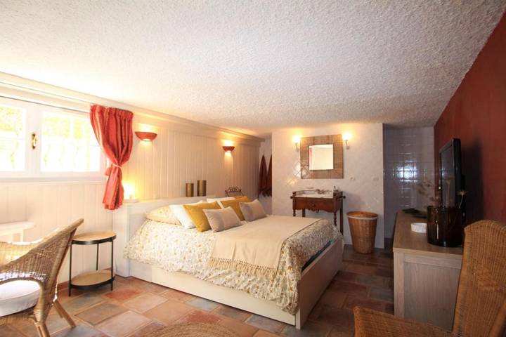 Appartement de vacances pour 2 personnes, avec jardin ainsi que terrasse et piscine