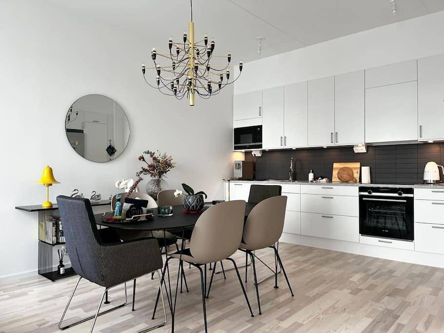 Geheel appartement, One-Bedroom Premium Apartment with Ocean View in Väster, Malmö
