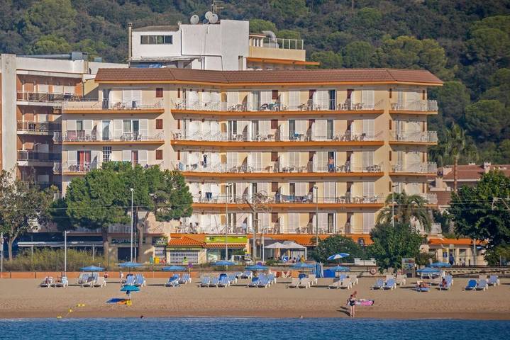 Hôtel pour 2 personnes, avec bassin pour enfant et piscine ainsi que jardin et vue