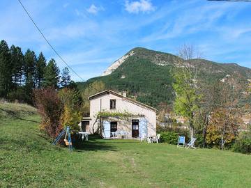 Gîte pour 6 personnes, avec jardin, animaux acceptés en Provence-Alpes-Côte d'Azur
