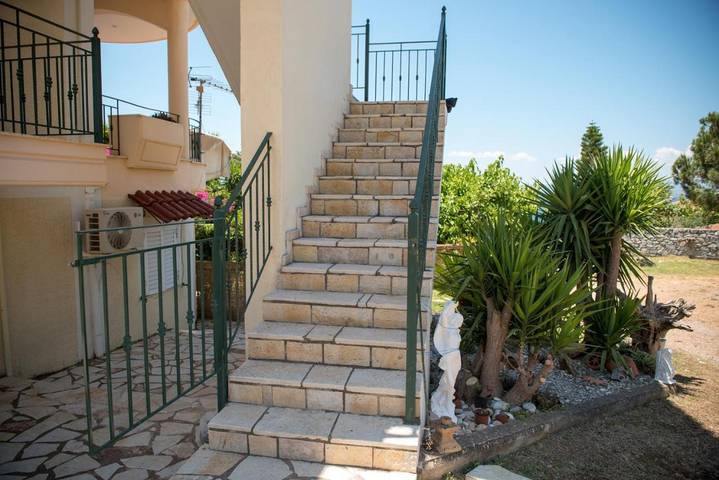 Location de vacances pour 9 personnes, avec vue et jardin dans Mikra Mandinia - 4