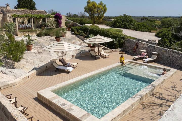 Villa für 10 Personen, mit Pool und Whirlpool sowie Balkon - 1