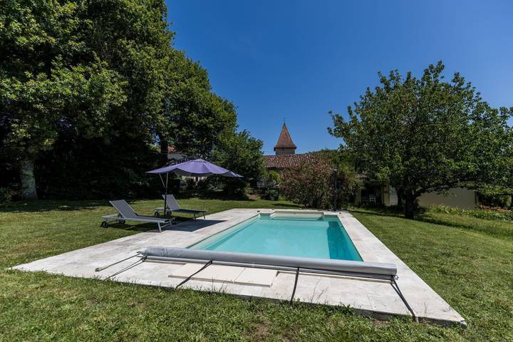 Gîte pour 4 personnes, avec Terrasse et Jardin ainsi que Piscine et Vue