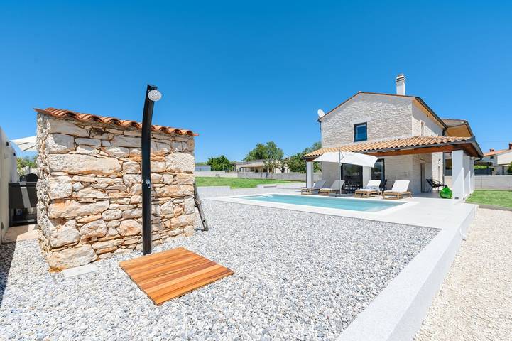 Villa Tonka - schöne Villa mit privatem Pool in Pula in Valtura, Südküste Istrien