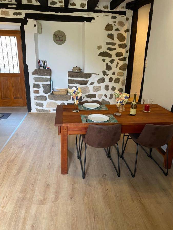 Location de vacances pour 2 personnes, avec vue ainsi que jardin et terrasse à Mur-de-Barrez - 3