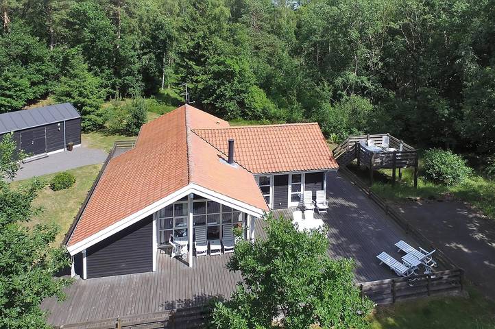 Feriehus for 8 personer, med Jacuzzi og Terrasse i tillegg til Sauna i Dueodde