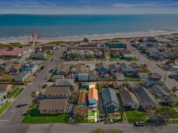 Vacation Rental for 8 Guests in Galveston Island, Galveston, Picture 3