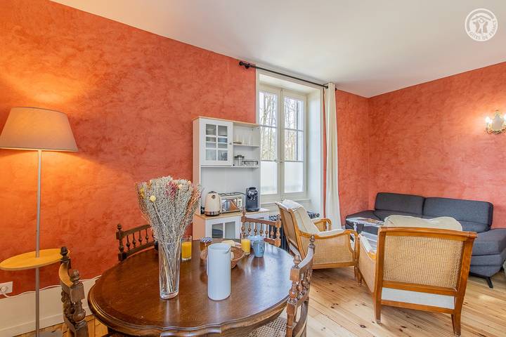 Gîte pour 4 personnes, avec terrasse dans Davayé
