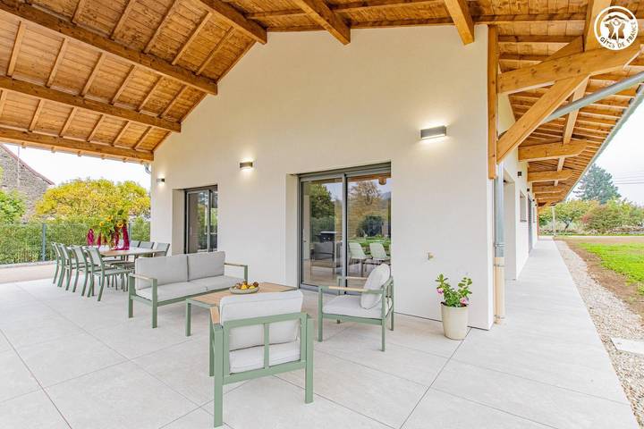 Gîte pour 8 personnes, avec jacuzzi et jardin ainsi que sauna et terrasse dans Jugy