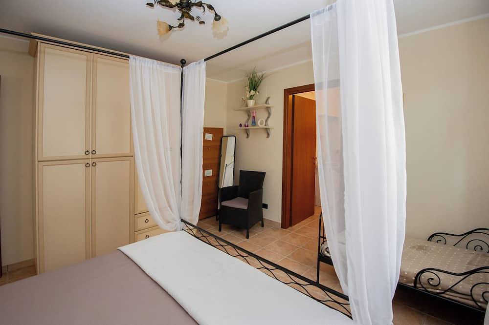 Entire apartment, Flora house sea and mountain view. All are welcome!!! in Torrevecchia Teatina, Chieti Province