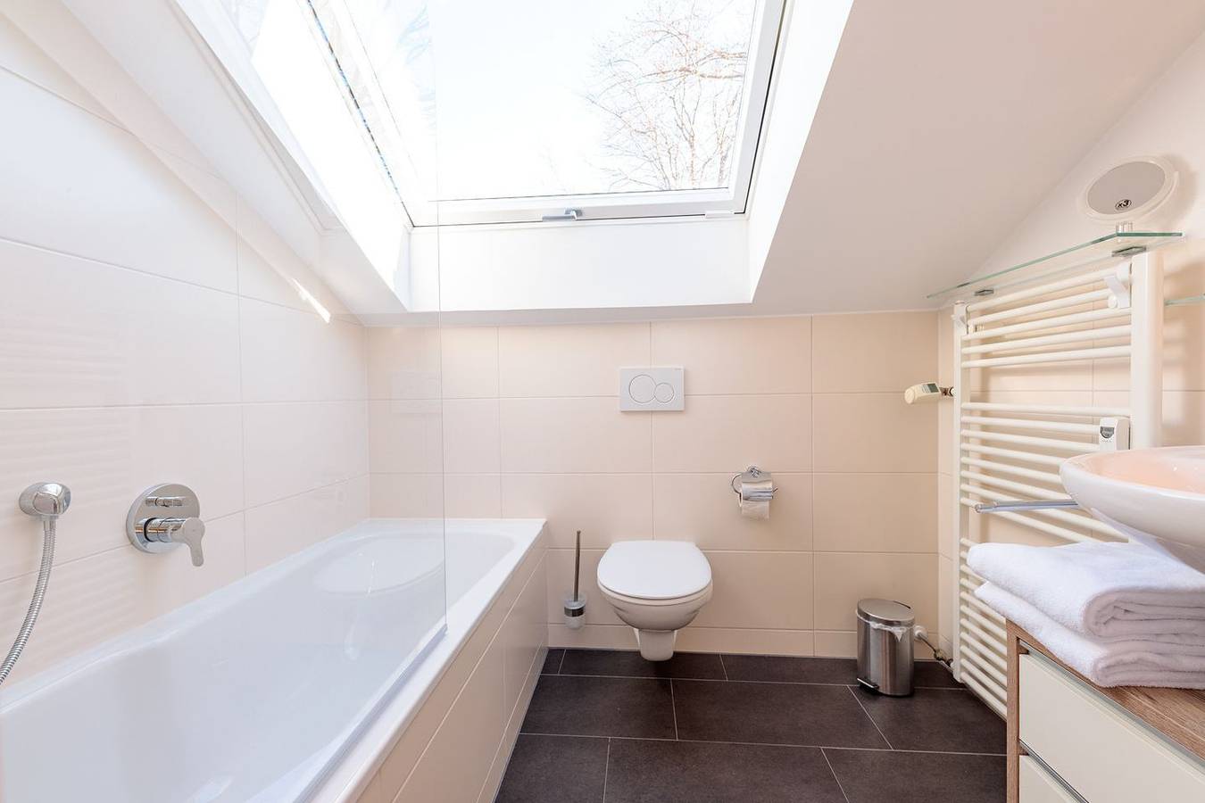 Entire apartment, Holiday Apartment “Bergglück” – A Mountain Getaway for Skiers and Hikers in Garmisch-Partenkirchen, Bavarian Alps