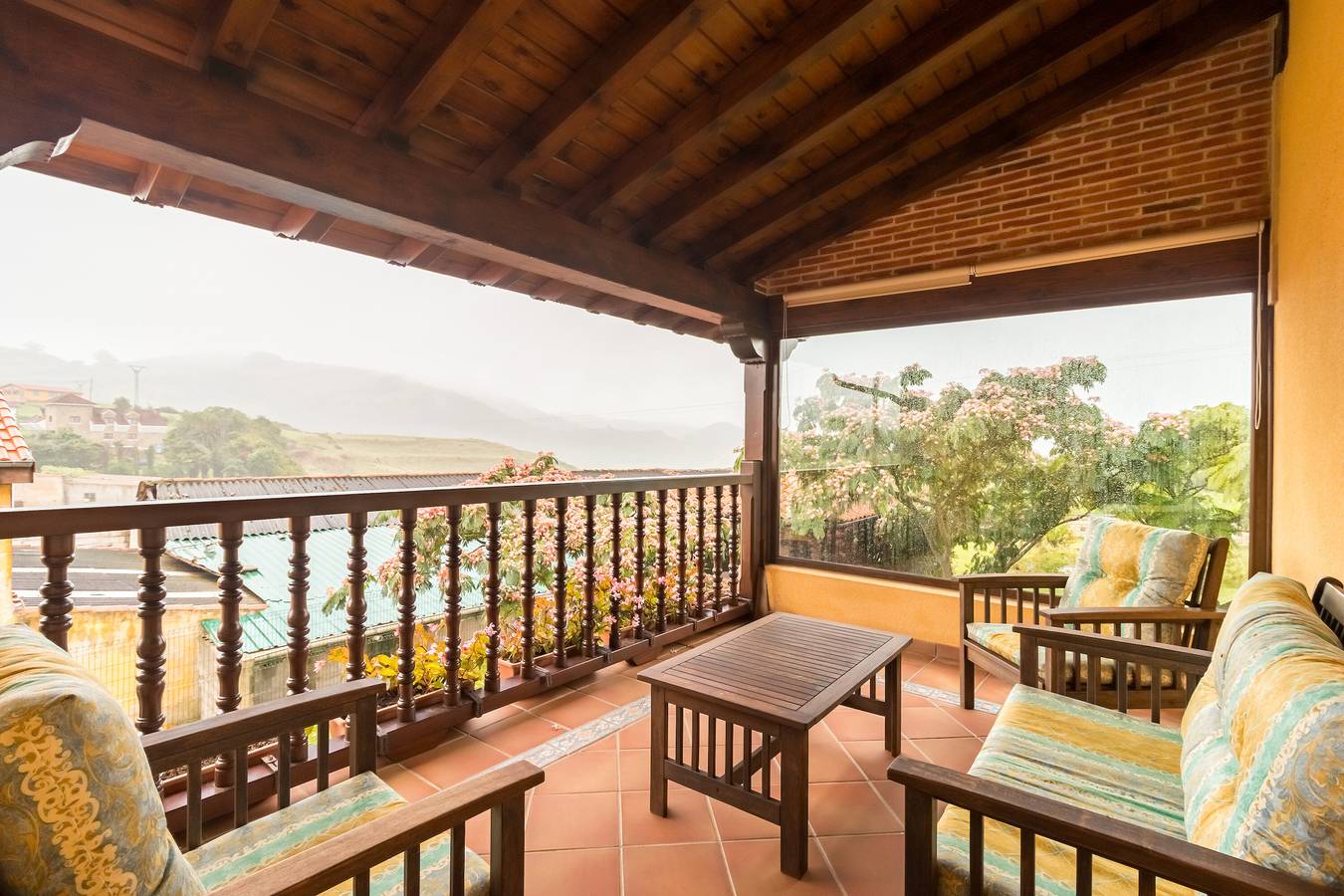 Apartamento entero, Apartamento 'Antonio Apto4' con vistas al mar, terraza privada y Wi-Fi in Santillana del Mar, Costa de Cantabria