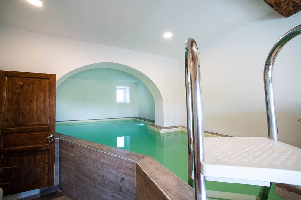 Entire apartment, Apartment with heated pool inside, 10 min from the sea, Pet Friendly in Savona, Riviera di Ponente