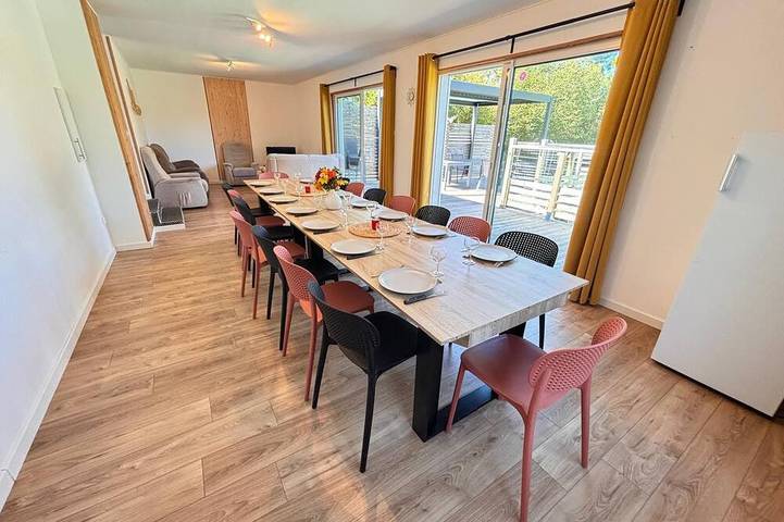 Location de vacances pour 14 personnes, avec Piscine à La Chapelle-Saint-Étienne