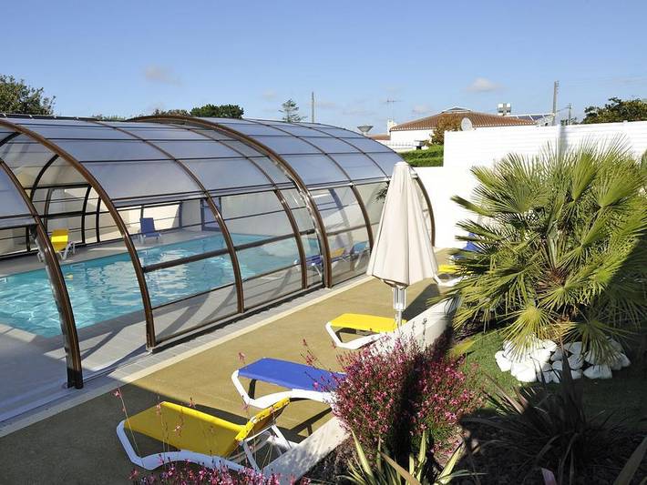 Camping pour 4 personnes, avec Jacuzzi ainsi que Bassin pour enfant et Piscine